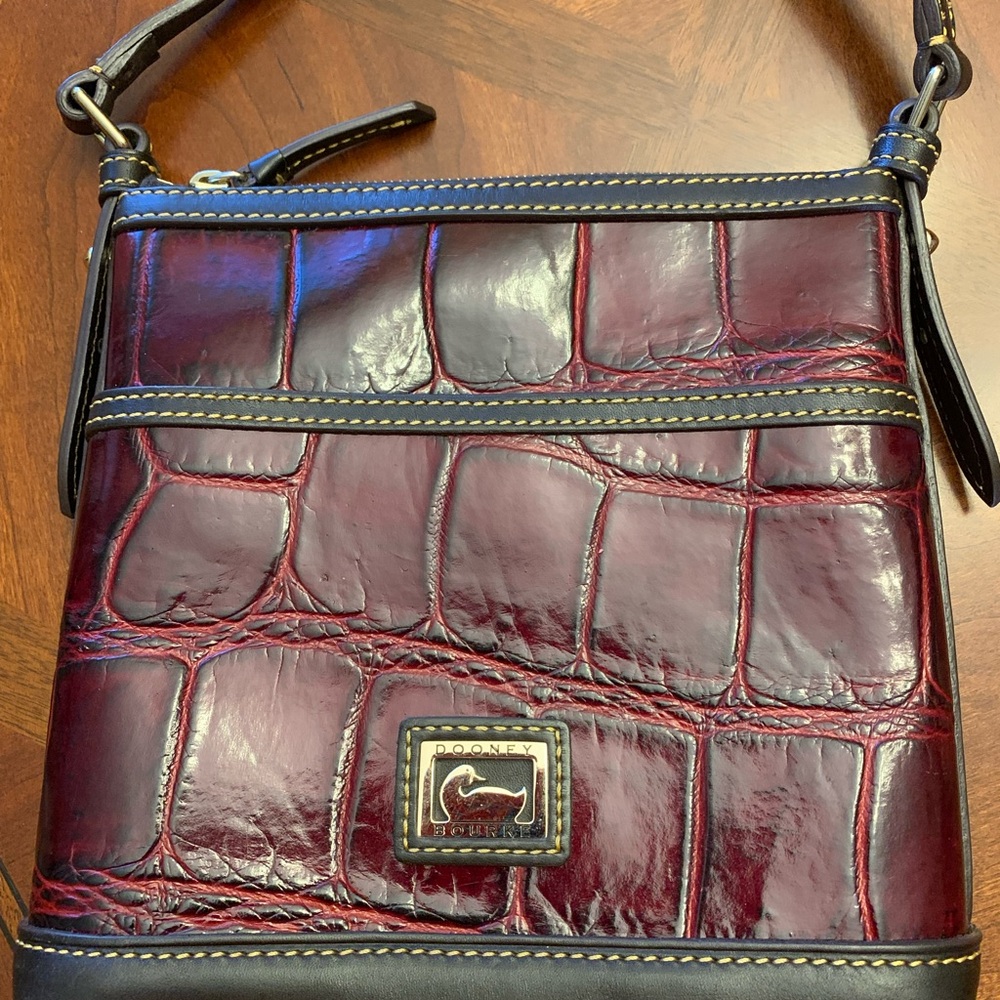 Dooney & Bourke Burgundy and Black Leather Croc Embossed Bag with storage bag. - Picture 3 of 13